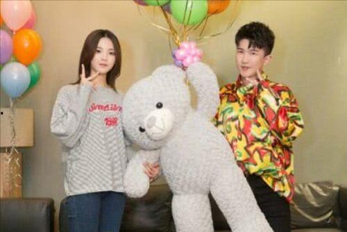 吃瓜娱乐背景图高清